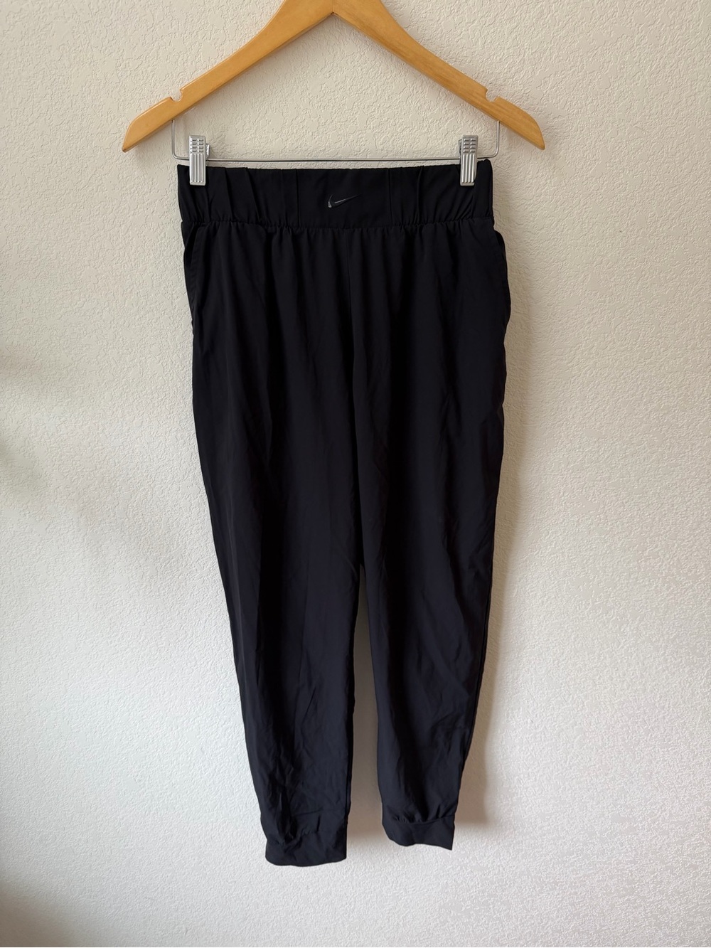 Nike Woman Size M Black Dri-FIT Performance Pants
